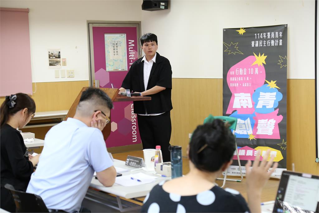 黃偉哲啟動青年審議平台 5組團隊上線聚焦在地公共議題
