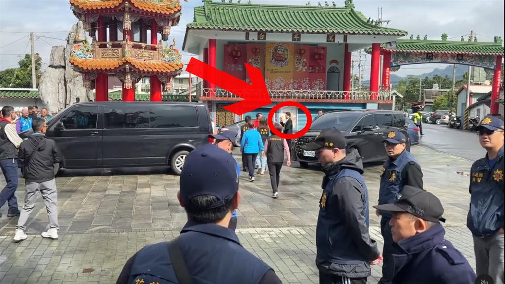 傅崐萁發紅包拜年「門口沒人排」超尬場面曝!八炯再爆他「施壓警方」:怕什麼?