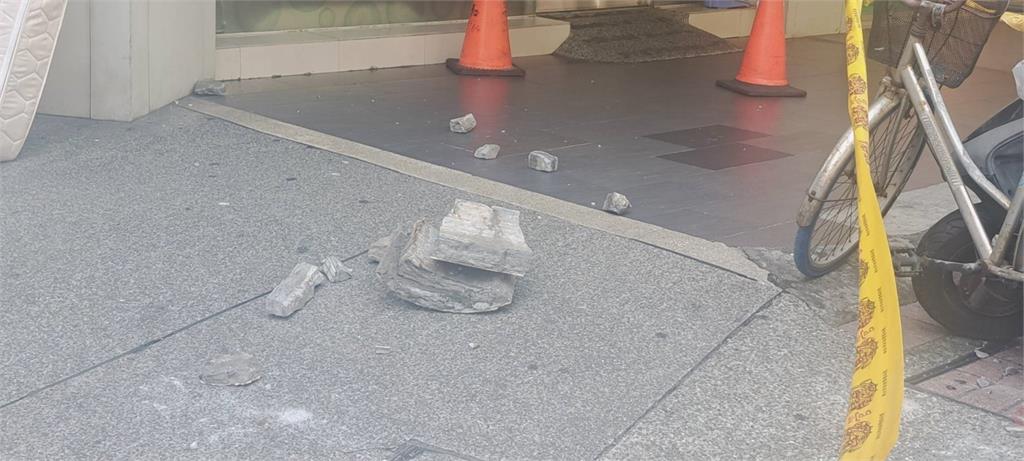 頂溪站旁磁磚雨險砸路人！　工務局喊最高罰30萬