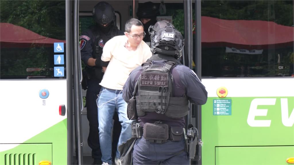 北市公車聯合反恐演練　霹靂小組到場丟鎮暴彈　