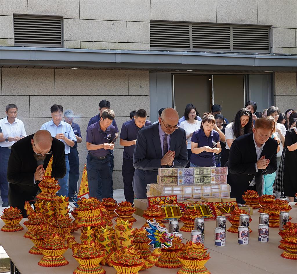 才喊「自私人請滾」!AIT突曬「空心菜」真相全說了…萬網一看笑出來:太會了