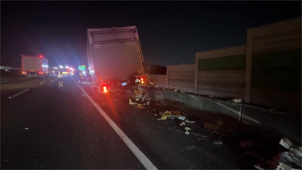 國道深夜大貨車失控自撞! 副駕乘客遭拋飛邊坡慘死