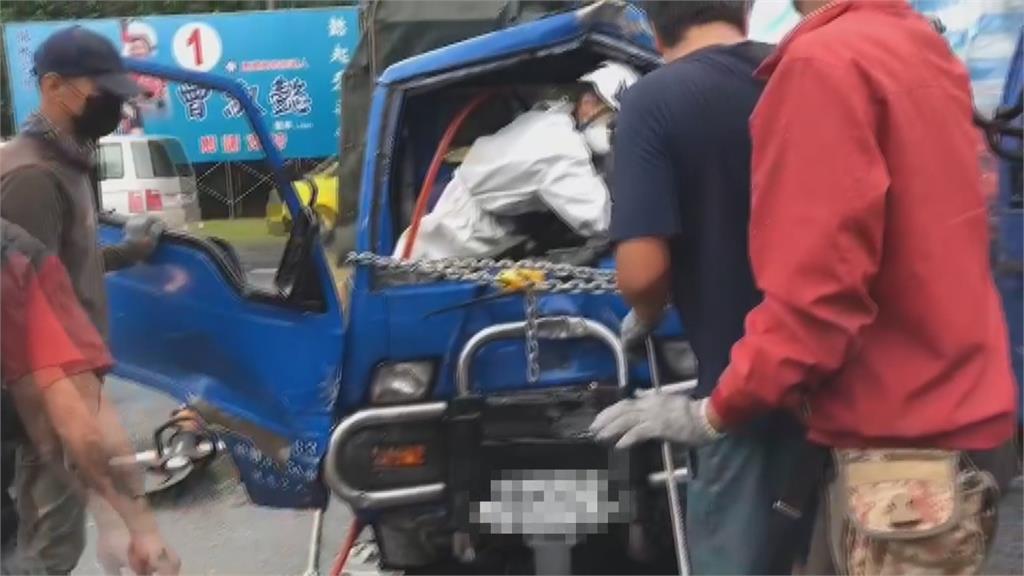 與老翁開貨車路口對撞 老婦受困車內自行判斷「我骨折了」