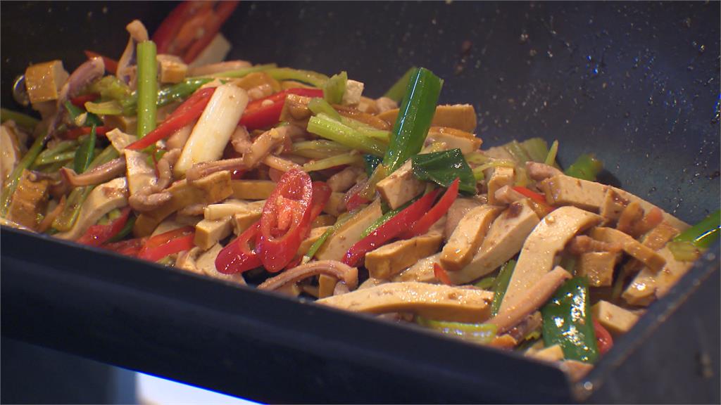 缺工第一名餐飲業！因應AI浪潮　研討會真人掌廚PK智能廚師