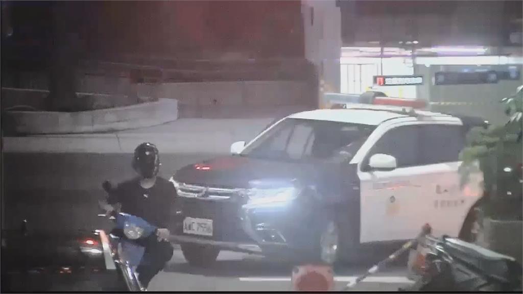 跑給警車追!騎士拒檢大逃亡 毒駕、通緝被逮吃23萬交通罰單