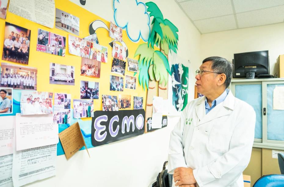 柯文哲被控「醫院看病例」電人！臉書發聲被臭：小姐姐又在說故事了喔