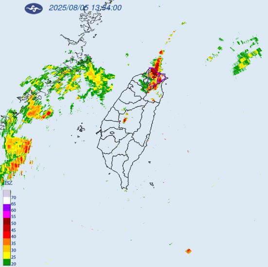 台北雷雨狂炸擋不住!象山鏡頭君「直播到一半GG了」網刷一排替上香
