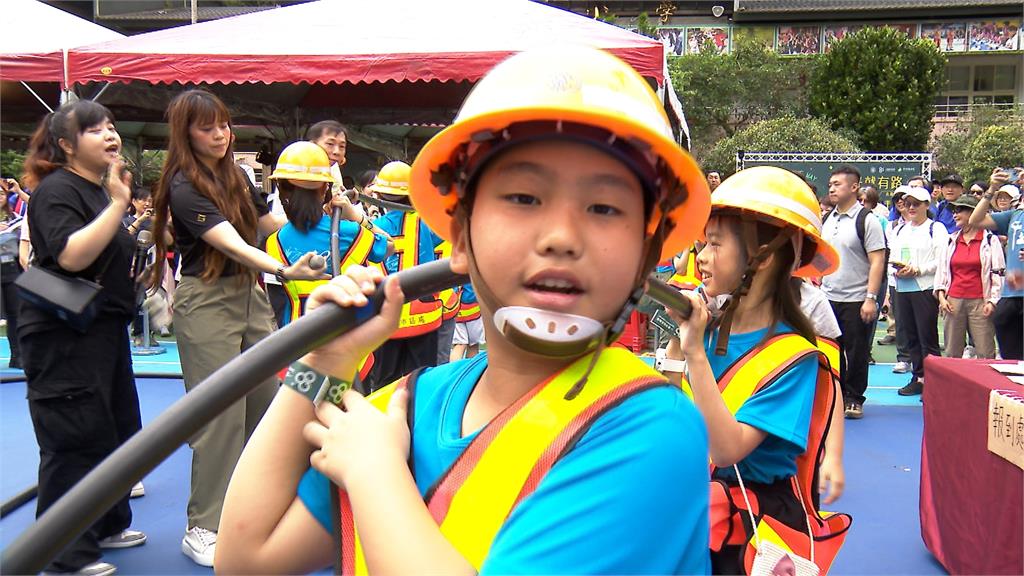 有光就有路！台電攜手千里步道協會　電桿化身「國家級」綠道引路標誌