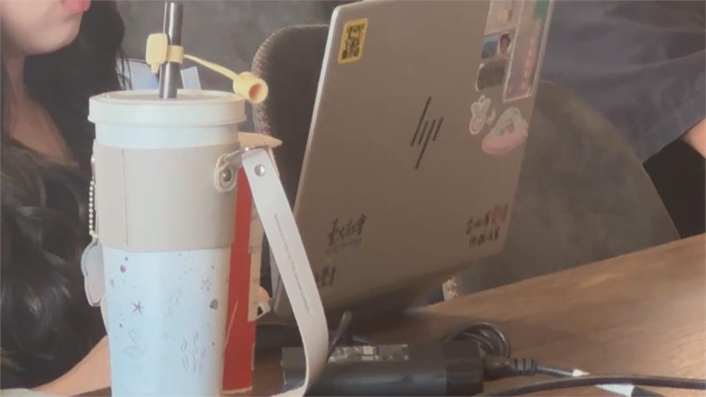 蹭冷氣？高雄男到咖啡廳沒消費　業者控：還帶外食