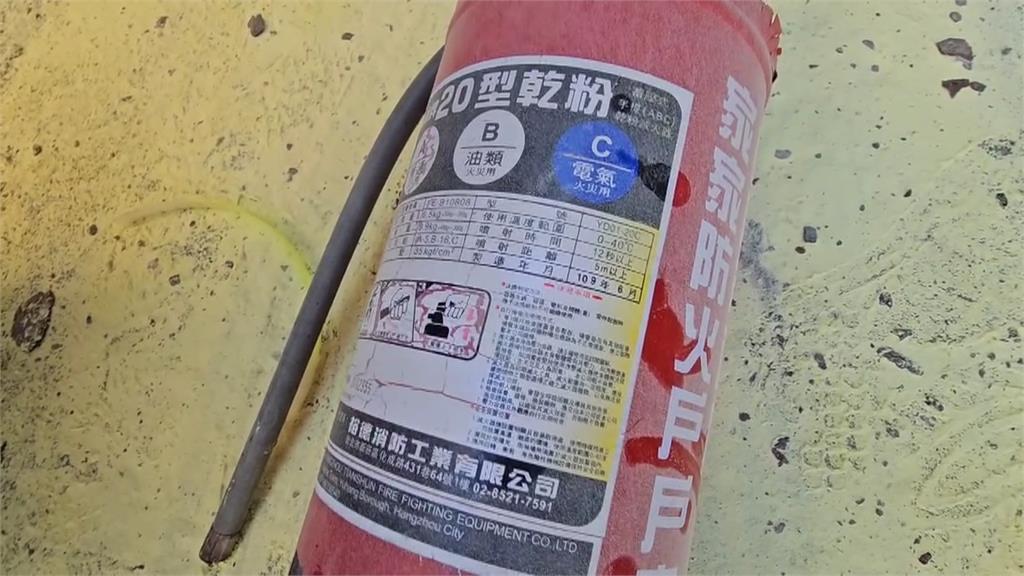 砰！基隆巷弄滅火器突自爆　里長曝：三年前才發生過