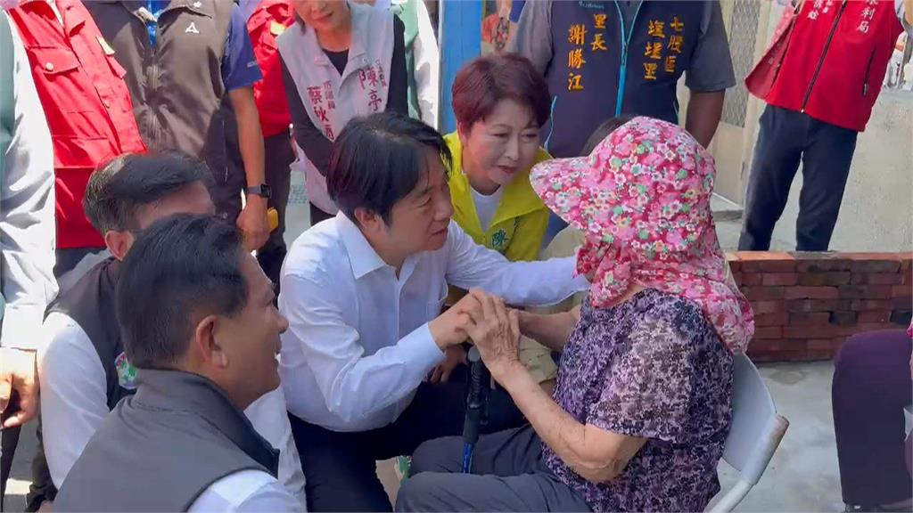 賴總統七度南下視察災區 親自爬鋁梯送水感謝修復工人
