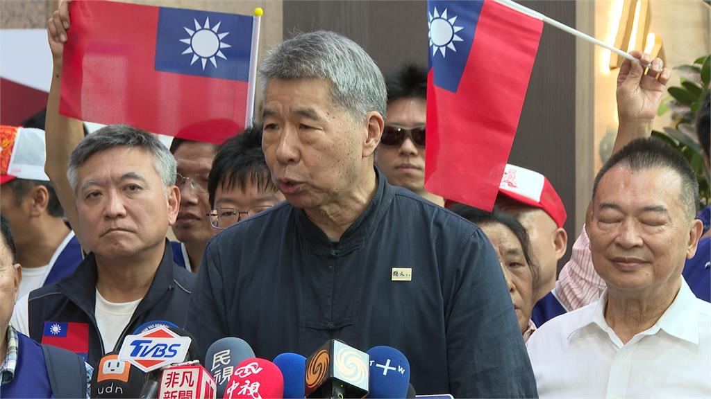 郝龍斌參選黨魁登記　張亞中支持者嗆「郝先生下台」