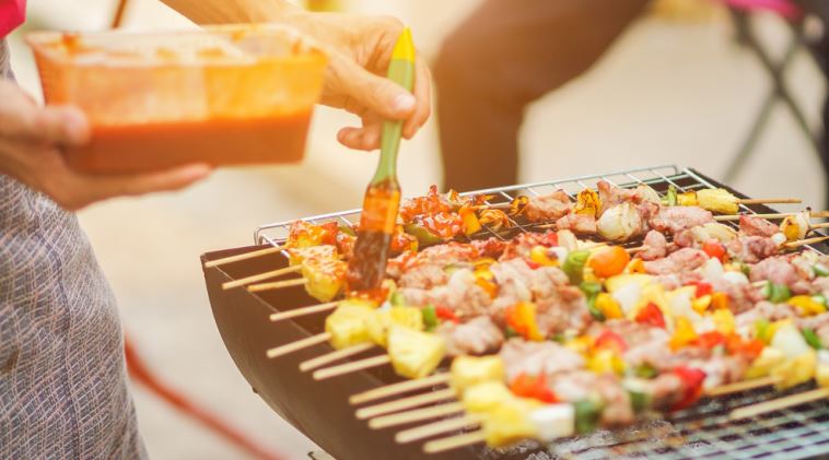 中秋烤肉什麼最難熟?連鎖賣場:香腸、雞腿和「這一物」1.7萬網友笑翻按讚