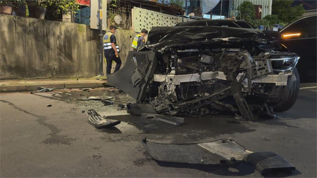 快新聞/酒駕VS闖紅燈!新北中和凌晨車禍 1女無辜遭拋飛車外死亡