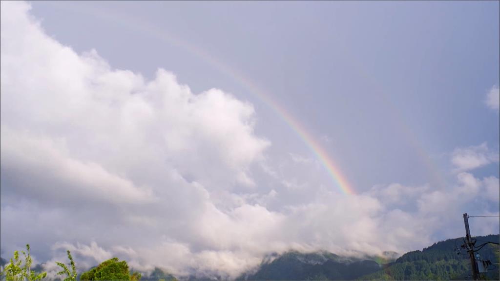 大崙山雨後天空繽紛多彩　雲海伴夕陽景色絕美