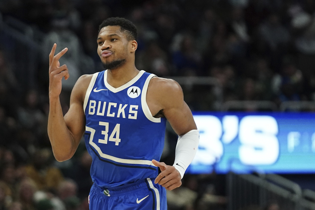 NBA(影)/字母哥超狂42分12籃板11助攻大三元!率領公鹿最近9戰拿下8勝