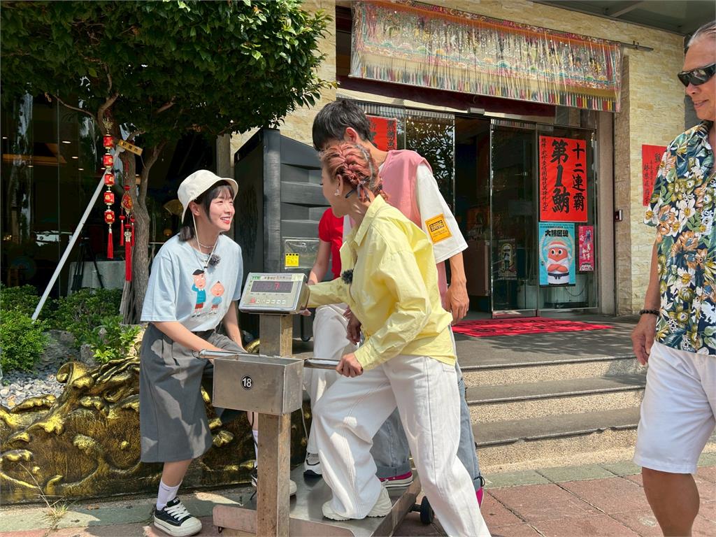 「水上鋼鐵人」教練保證「不會飛太高」！南珉貞嚇得中韓文崩潰大叫最後直呼「好玩」