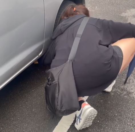 板橋停車場詭異女子「往車底偷塞東西」 網友一眼認出這是「詐騙」!