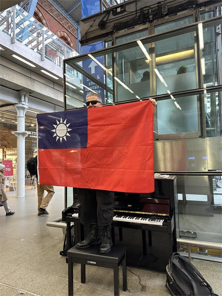 英國鋼琴家超派辱華！為「台灣自由」即興演奏　樂喊1句小粉紅氣炸