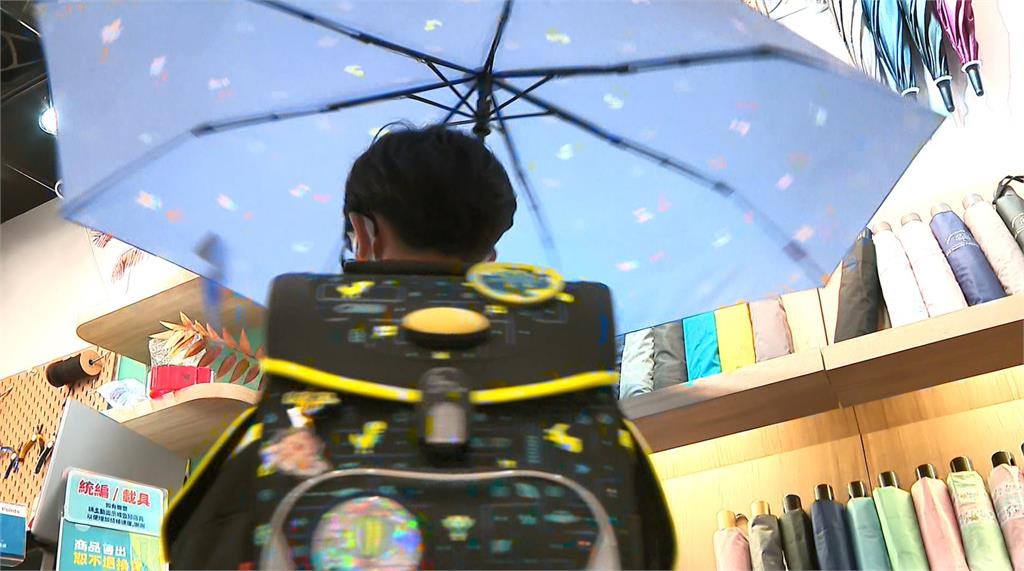 雨傘不「開花」、 快乾傘誕生! 製傘業轉型 走向品牌化