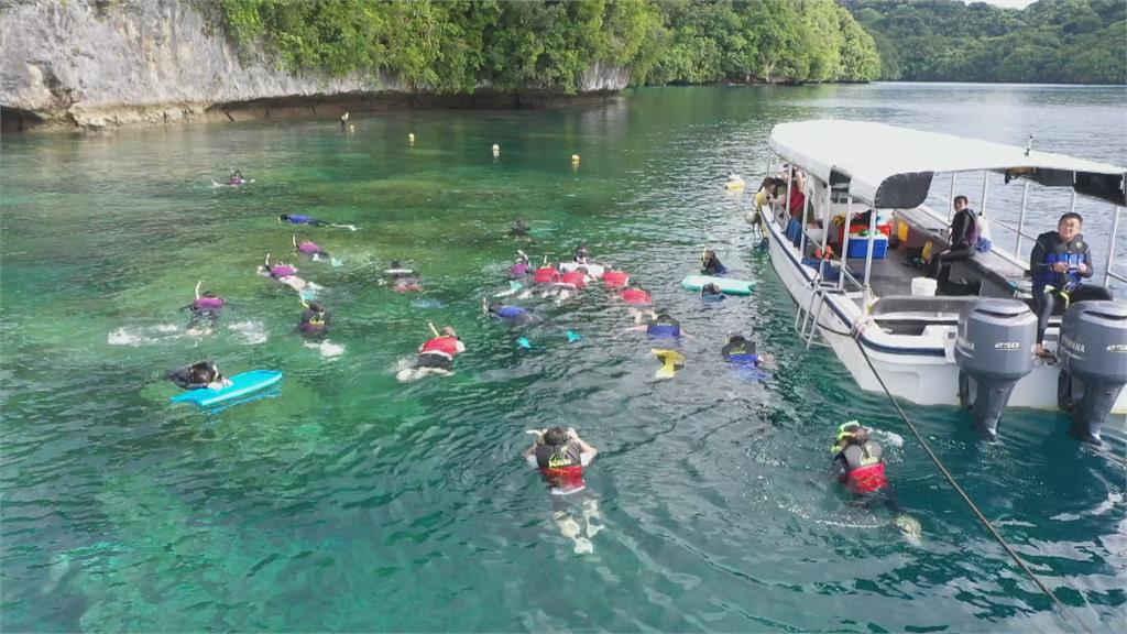 帛琉旅遊泡泡「不能說的秘密」　行程「打疫苗」涉醫療行為遭關切