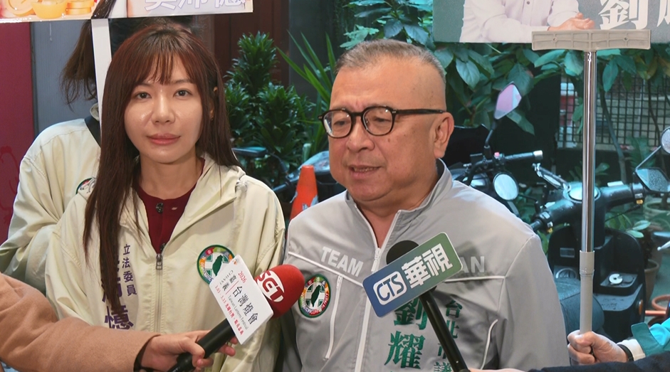 中正萬華藍綠白搶8席! 柯文哲站台吳怡萱遇"尷尬插曲"