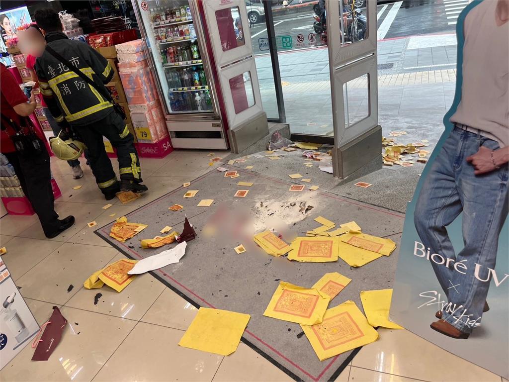 快新聞／超扯！借電被拒竟殺回美妝店「撒金紙縱火」　23歲男下場慘了