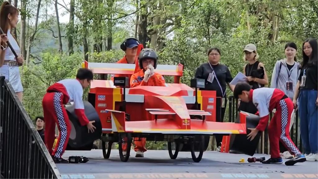 台南「西拉雅趣飛車賽」 黑猩猩、劍玉造型賽車全上場