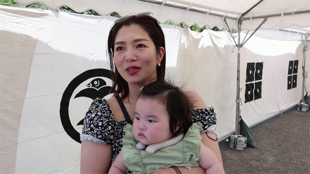 哭出健康!日本淺草寺「哭泣寶寶相撲節」登場 百名嬰兒先哭先贏