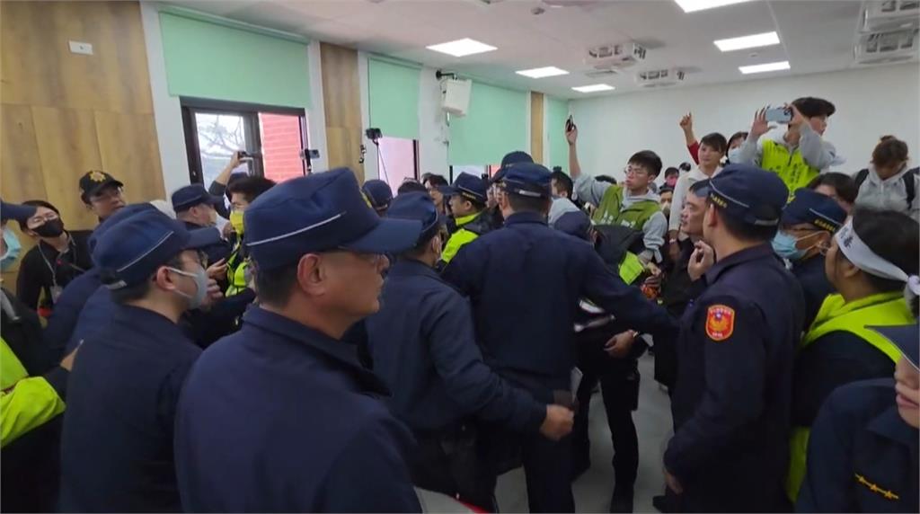 花壇鄉土石方堆置場公聽會　民眾抗議爆口角、推擠衝突