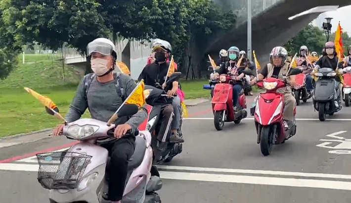 罷免繼續催下去! 台中罷團遶境祈福大會師