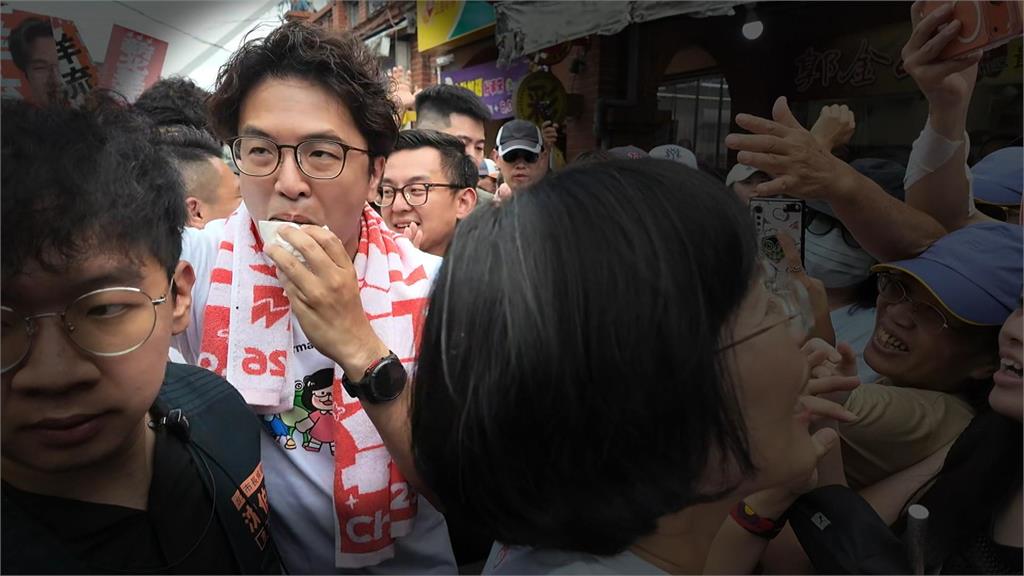 洋流慧聚席捲三峽!沈伯洋合體蘇巧慧 支持者擠爆祖師廟高喊凍蒜