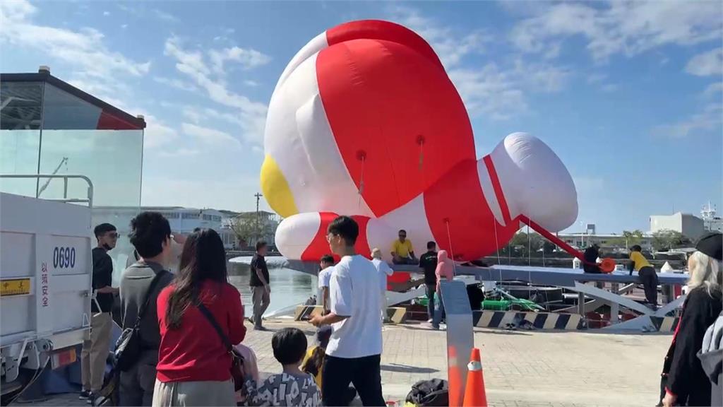高雄"超人力霸王"維修完工歸來! 趴愛之船吸遊客朝聖