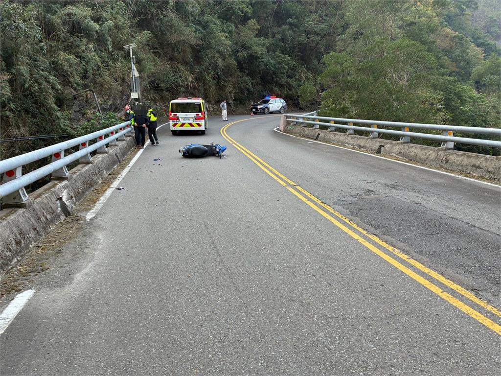 最新/騎士自撞跌落山谷!消防人員往下一看竟見......