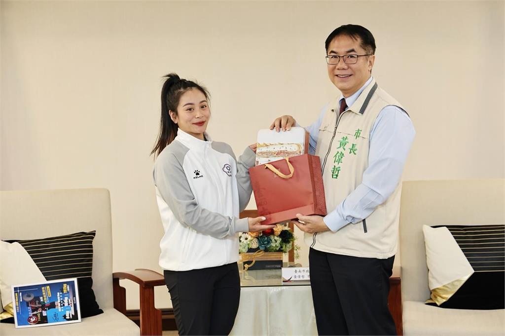 舉重精靈進奧運,方莞靈謝黃偉哲給拚搏的底氣