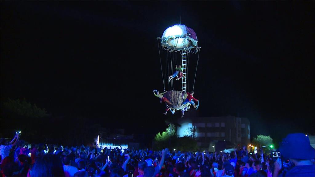 礁溪迷你熱氣球光雕秀登場　40米高特技表演超驚艷