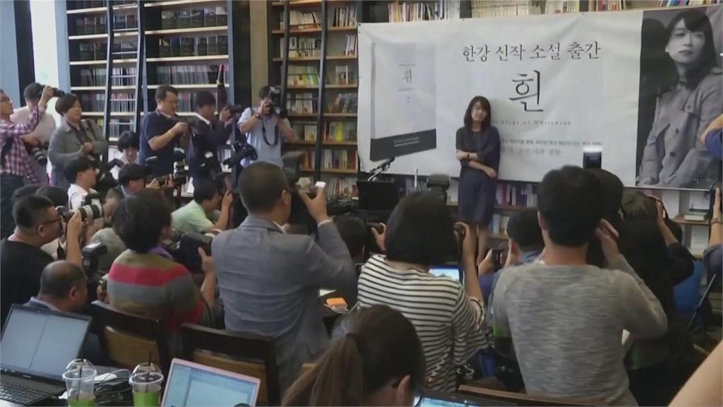 南韓首位諾貝爾文學獎得主韓江抵瑞典 談戒嚴表示相當震驚