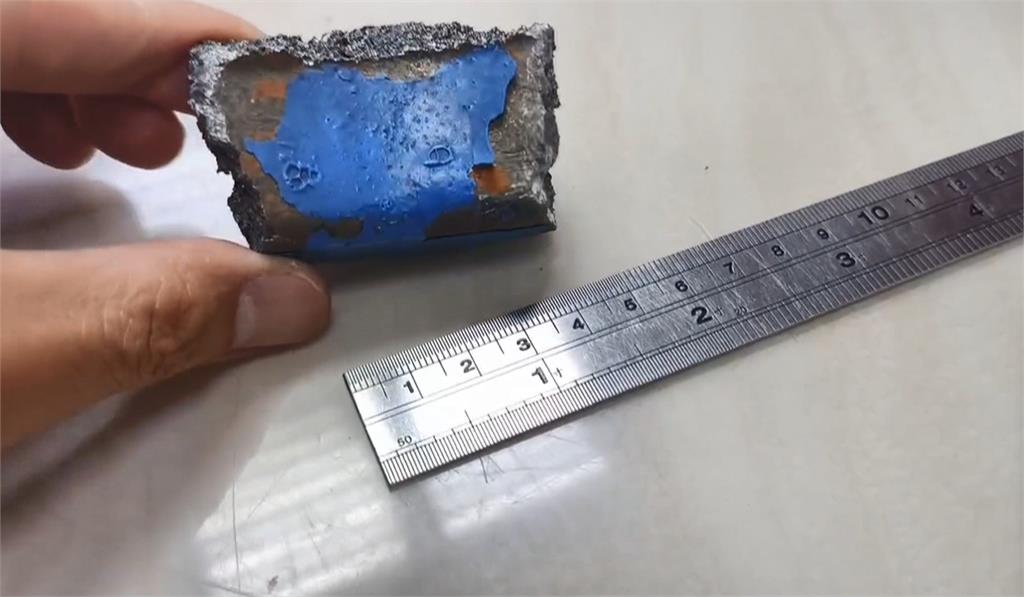 絕命終結站? 天外飛來"皮帶輪"砸破窗 屋主在家嚇壞