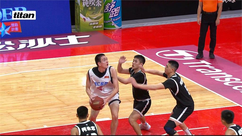 HBL(影)/中俄混血中鋒傅雋堯一夫當關 能仁家商勝北市成功高中