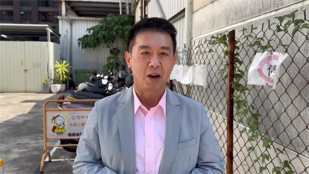 許智傑出面反駁退選謠言! 高掛50面看板劍指高雄市長