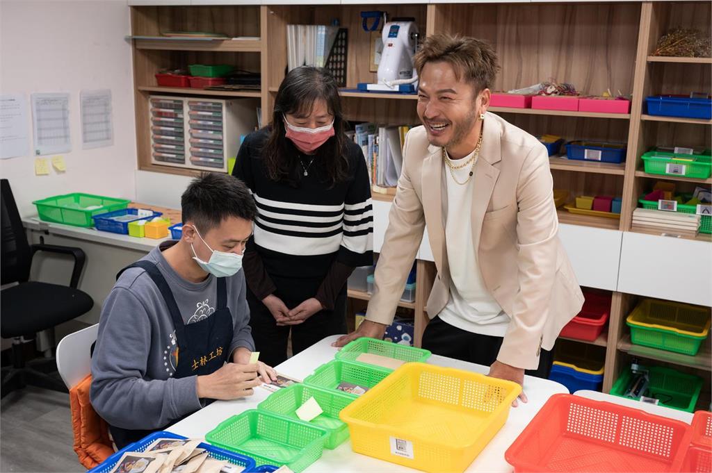 KID歲末報喜!擔任公益大使捐款助自閉兒