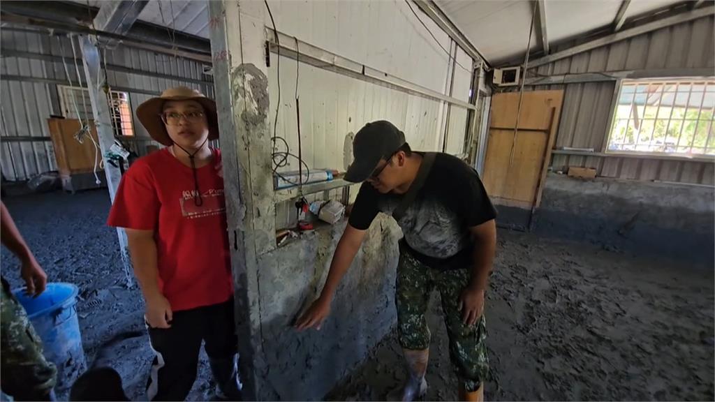 鏟子超人看過來！　鳳林鎮中心埔也慘淹受災　　災民全靠自救