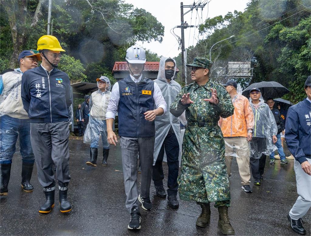 鳳凰北轉台！　明「北、東、恆春半島」防豪雨　基隆、宜蘭漁民綁好船隻防颱