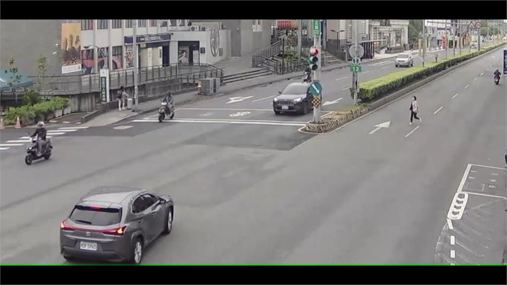 碰!輔大女學生趕上課穿越馬路遭撞 雙腿粉碎性骨折