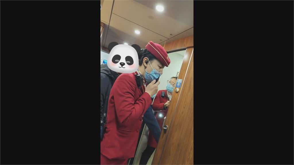 中國大爺搭高鐵在廁所抽菸 乘務員嚇得發顫問:菸頭扔哪了