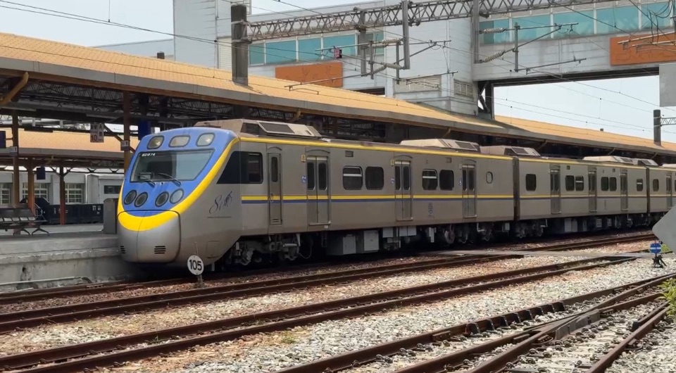 台鐵區間車撿到400萬 失主是越南籍旅客