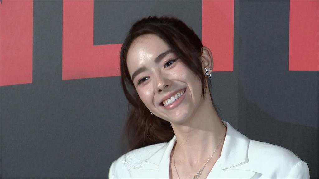 金鐘迷你劇集男女主角 許瑋甯、李程彬雙敲鐘