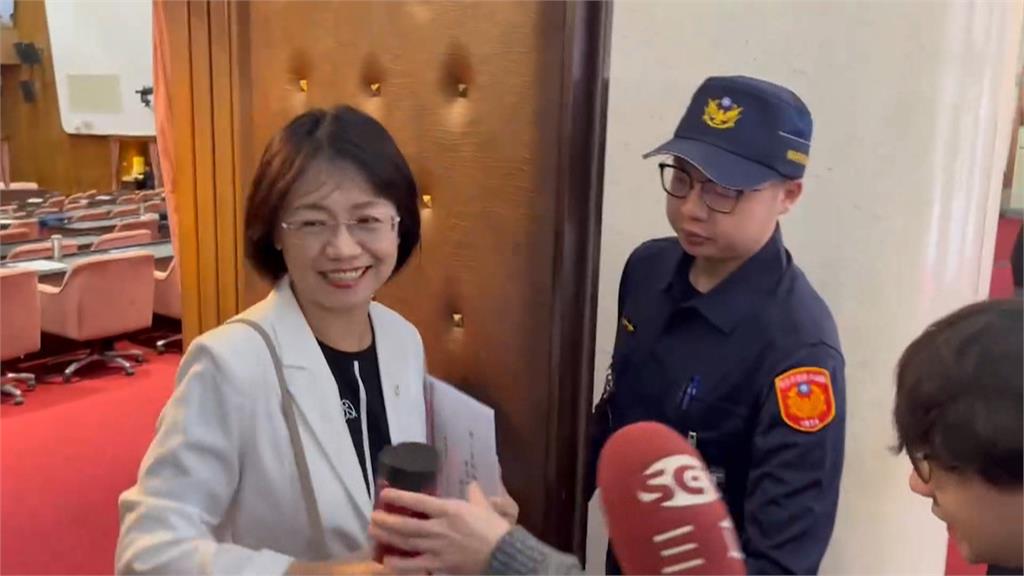 藍委翁曉玲再提案「刪吳斯懷條款」 民進黨立委轟:鼓勵退將媚共