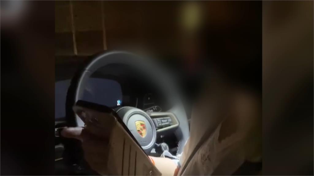 保時捷「沒油」卡中線車道 堅持不給拖吊!駕駛吃紅單