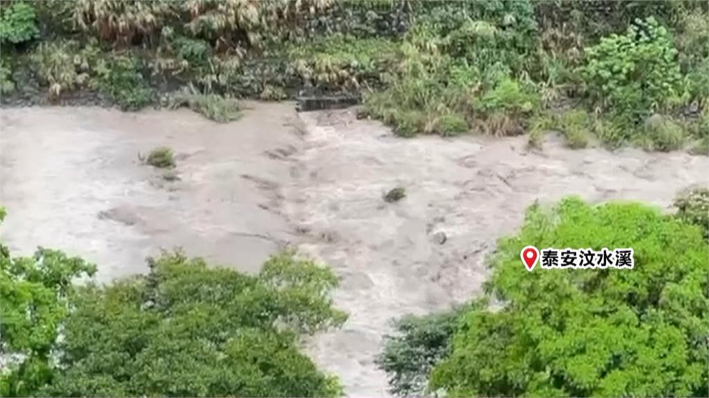 苗栗豪雨狂炸多地現災情　山區傳落石砸車、後龍瓜田泡水